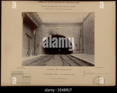 Photographie enregistre le 85 tunnel de Saint-Ouen de 511 mètres de long avec ouverture de 9 mètres, vu du côté de Courcelles le 24 juillet 1889. Partie du projet de chemin de fer de ceinture de Paris supprimant les passages à niveau dans les 17e et 18e arrondissements. Banque D'Images