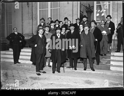 Pierre Renaudel, Léon Blum et Vincent Auriol sont au ministère de la Guerre à Paris le 1er novembre 1925. La photo de presse relie les personnalités du Parti socialiste SFIO à l'activité au Hôtel de Brienne. Banque D'Images