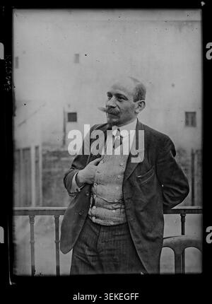 Albert Lévy est trésorier de la Confédération générale du travail dans cette photographie de presse parisienne de 1907. Le portrait monochrome montre le dirigeant syndical français associé à Union House et au mouvement ouvrier pendant la IIIe République. Banque D'Images