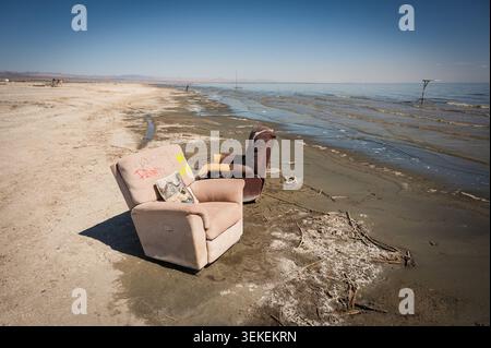 Installations artistiques en bord de mer à Bombay Beach, sur les rives de la mer de Salton. Californie, États-Unis. Banque D'Images
