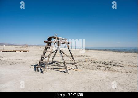 Installations artistiques en bord de mer à Bombay Beach, sur les rives de la mer de Salton. Californie, États-Unis. Banque D'Images