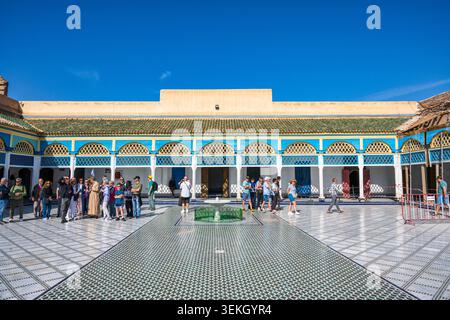 La Grande Cour d'honneur du Palais Bahia dans la médina de Marrakech au Maroc, en Afrique du Nord Banque D'Images