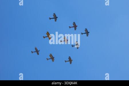 Duxford, Angleterre - 25 mai 2019 - Tiger Moth biplanes volant en formation au Duxford Airshow Banque D'Images