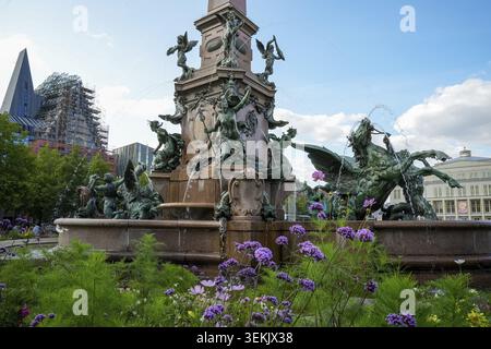 Der neobarocke Mendebrunnen auf dem Augustusplatz, Leipzig, Sachsen, Deutschland Banque D'Images