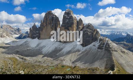 Tre cime di lavaredo pics dans les montagnes de dolomie Banque D'Images