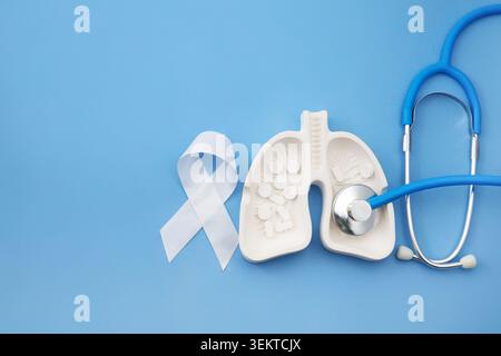 Sensibilisation au ruban blanc et concept de diagnostic de la santé pulmonaire Banque D'Images