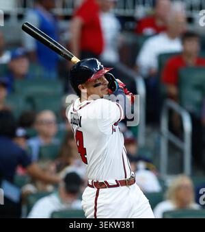 Atlanta, États-Unis. 03 juin 2026. Le joueur de gauche Mauricio Dubon #14 des Braves d’Atlanta frappe un circuit de 3 points en troisième manche contre les Blue Jays de Toronto à Truist Park le mercredi 3 juin 2026 à Atlanta, en Géorgie. Photo de Mike Zarrilli/UPI crédit : UPI/Alamy Live News Banque D'Images