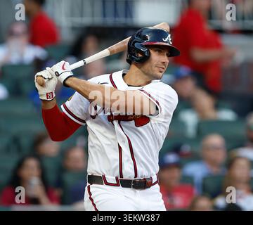 Atlanta, États-Unis. 03 juin 2026. Le premier joueur de base Matt Olson #28 des Braves d’Atlanta frappe un simple en première manche contre les Blue Jays de Toronto à Truist Park le mercredi 3 juin 2026 à Atlanta, en Géorgie. Photo de Mike Zarrilli/UPI crédit : UPI/Alamy Live News Banque D'Images
