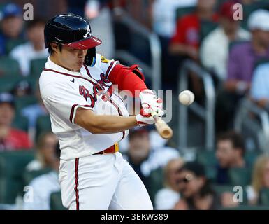 Atlanta, États-Unis. 03 juin 2026. Ha-Seong Kim #7 des Braves d’Atlanta frappe un single de la RBI en deuxième manche contre les Blue Jays de Toronto à Truist Park le mercredi 3 juin 2026 à Atlanta, en Géorgie. Photo de Mike Zarrilli/UPI crédit : UPI/Alamy Live News Banque D'Images