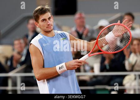 Paris, France. 03 juin 2026. L'Italien Matteo Arnaldi célèbre sa victoire contre l'Italien Matteo Berrettini lors du jour 11 de l'Open de France Roland-Garros 2026, 2026, Grand Chelem, tournoi de tennis le 3 juin 2026 au stade Roland-Garros à Paris, France - photo Jean Catuffe/DPPI crédit : DPPI Media/Alamy Live News Banque D'Images