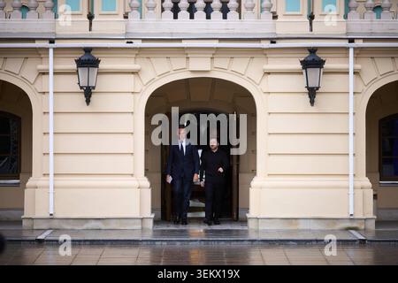 Zelenskyy rencontre le chef de l'OTAN à Kiev pour discuter de la défense aérienne le président ukrainien Volodymyr Zelenskyy rencontre le secrétaire général de l'OTAN Mark Rutte à Kiev, en Ukraine, le 3 juin 2026. Au cours de la réunion, les deux parties ont discuté de la situation actuelle et ont décrit les priorités et les domaines de coopération clés pour renforcer le système de défense aérienne ukrainien et améliorer la protection contre les frappes et attaques aériennes croissantes. Photo du PRÉSIDENT DE L'UKRAINE apaimages Kiev Kiev Ukraine 030626 Ukraine UPO 007 Copyright : xapaimagesxPRESIDENTxOFxUKRAINExxapaimagesx Banque D'Images