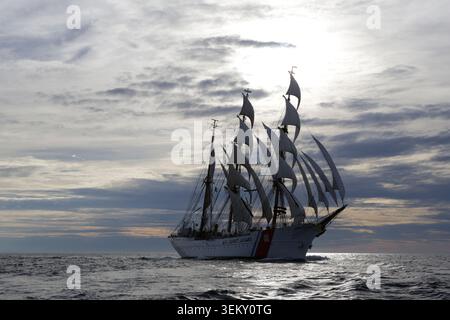 USCG barque Eagle au départ de la course de voiliers Sail Boston 2017 Banque D'Images