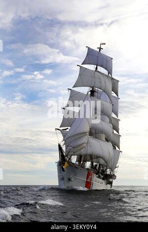 USCG barque Eagle au départ de la course de voiliers Sail Boston 2017 Banque D'Images