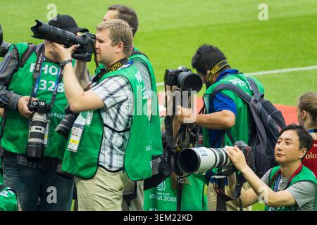 Photographes de presse à l'intérieur du stade lors de la Coupe du monde de la FIFA 2018 à Kazan, Russie. Banque D'Images