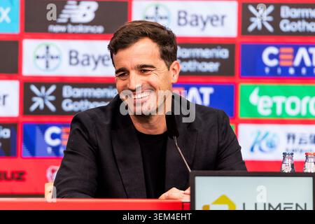 LEVERKUSEN, ALLEMAGNE - 05 JUIN : Carles Martínez Novell (entraîneur en chef Bayer 04 Leverkusen) sera présenté comme le nouvel entraîneur en chef lors d'une conférence de presse à BayArena le 05 juin 2026 à Leverkusen, Allemagne. Banque D'Images