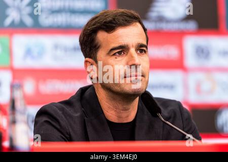 LEVERKUSEN, ALLEMAGNE - 05 JUIN : Carles Martínez Novell (entraîneur en chef Bayer 04 Leverkusen) sera présenté comme le nouvel entraîneur en chef lors d'une conférence de presse à BayArena le 05 juin 2026 à Leverkusen, Allemagne. Banque D'Images