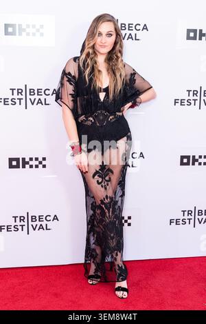 Kelly Lynn Reiter vêtue d'une robe de Norma Kamali assiste à la première de 'The leader' lors du Tribeca film Festival au SVA Theatre à New York, NY le 5 juin 2026. Banque D'Images