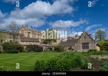 Architecture gothique printanière au campus de l'Université d'Oxford dans l'Oxfordshire en Angleterre Banque D'Images