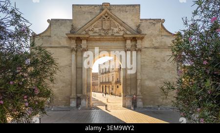 Monument de l'arc de triomphe Porta Napoli à Lecce, Italie Banque D'Images