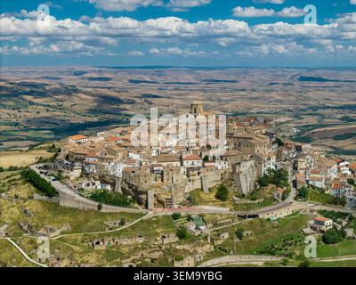 Vue aérienne de la ville perchée d'Acerenza, Basilicate, Italie Banque D'Images