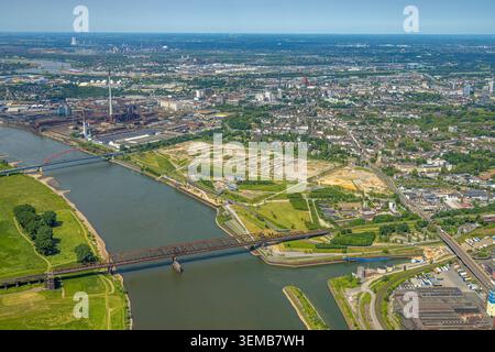 Luftbild, Rheinpark Duisburg am Fluss Rhein und geplanter Wohnanlage RheinOrt Hochfeld, Hochfelder Eisenbahnbrücke über den Fluss Rhein, künftiges IGA-Gelände, Wasserturm im Rheinpark, Brücke der Solidarität, hinten hinten DK Recycling und Roheisen GmbH Werk Kupferhütte, Hochfeld, Duisburg, Ruhrgebiet, Nordrhein-Westfalen, Deutschland ACHTUNGxMINDESTHONORARx60xEURO *** vue aérienne, Rheinpark Duisburg sur le Rhin et projet de zone résidentielle RheinOrt Hochfeld, Hochfeld pont de chemin de fer sur le Rhin, future zone IGA, château d'eau dans le Rheinpark, pont de solidarité, à l'arrière d Banque D'Images