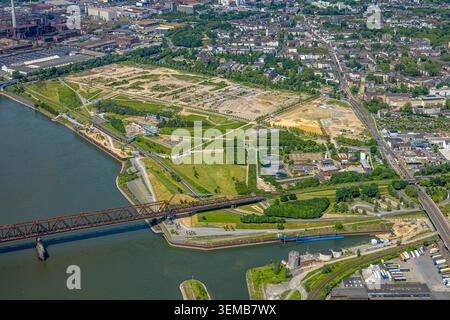 Luftbild, Rheinpark Duisburg am Fluss Rhein und geplanter Wohnanlage RheinOrt Hochfeld, Hochfelder Eisenbahnbrücke über den Fluss Rhein, künftiges IGA-Gelände, Wasserturm im Rheinpark, Hochfeld, Duisburg, Ruhrgebiet, Rhénanie-du-Nord-Westfalen, Deutschland ACHTUNGxMINDESTHONORARx60xEURO *** vue aérienne, Rheinpark Duisburg sur le Rhin et projet de complexe résidentiel RheinOrt Hochfeld, Hochfeld pont ferroviaire sur le Rhin, futur site IGA, château d'eau dans le Rheinpark, Hochfeld, Duisburg, région de la Ruhr, Rhénanie du Nord-Westphalie, Allemagne ACHTUNGxMINDESTHONORARx60xEURO Banque D'Images