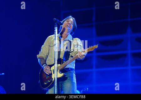 NASHVILLE, TENNESSEE - 05 JUIN : Keith Urban se produit sur scène au Nissan Stadium lors du deuxième jour du CMA Fest 2026 le 05 juin 2026 à Nashville, Tennessee. 05 juin 2026 à Nashville, Tennessee. Crédit : Mickey Bernal / AdMedia Banque D'Images