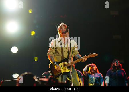 NASHVILLE, TENNESSEE - 05 JUIN : Keith Urban se produit sur scène au Nissan Stadium lors du deuxième jour du CMA Fest 2026 le 05 juin 2026 à Nashville, Tennessee. 05 juin 2026 à Nashville, Tennessee. Crédit : Mickey Bernal / AdMedia Banque D'Images