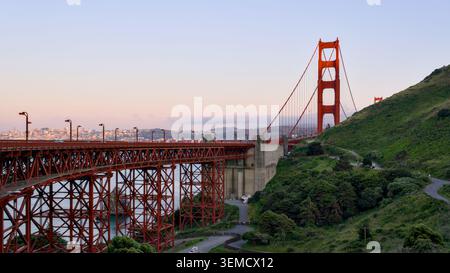 Pont du Golden Gate depuis Marin Headlands au crépuscule Banque D'Images