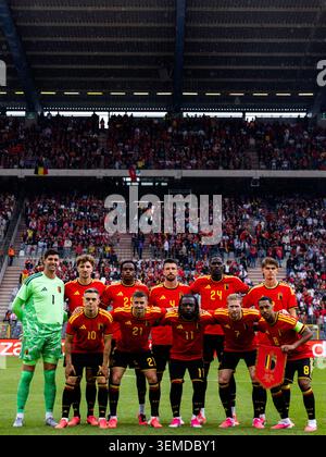 BRUXELLES, BELGIQUE - 6 JUIN : le 11e de Belgique avec le gardien de but belge Thibaut Courtois, Thomas Meunier de Belgique, Nathan Ngoy de Belgique, Brandon Mechele de Belgique, Amadou Onana de Belgique, Charles de Ketelaere de Belgique, Leandro Trossard de Belgique, Timothy Castagne de Belgique, Jeremy Doku de Belgique, Kevin de Bruyne de Belgique et Youri Tielemans de Belgique posent pour une photo d'équipe avant le match amical entre la Belgique au Baudouon, le 6 juin 2026. (Photo de René Nijhuis) Banque D'Images