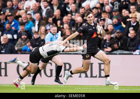 Sandy Park, Exeter, Angleterre, Royaume-Uni, 6 juin 2026. Campbell Ridl d'Exeter Chiefs est attaqué par Tobias Elliott lors du Gallagher PREM match Exeter Chiefs v Saracens (crédit : Luke Hastings/Alamy) crédit : Luke Hastings/Alamy Live News Banque D'Images