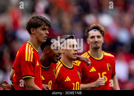 BRUXELLES, BELGIQUE - 6 JUIN : Charles de Ketelaere de Belgique, Youri Tielemans de Belgique, Thomas Meunier de Belgique et Leandro Trossard de Belgique célèbrent le premier but de leur équipe lors du match amical international entre la Belgique et la Tunisie au stade Roi Baudouin le 6 juin 2026 à Bruxelles, Belgique. (Photo de René Nijhuis) Banque D'Images
