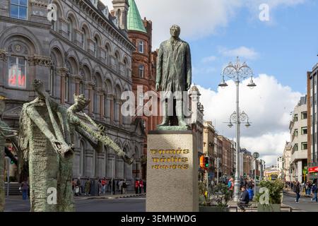 La statue Thomas Davis et la fontaine commémorative, sur Dame Street dans le centre-ville de Dublin, ont été créées par Edward Delaney en 1966. Il présente la figure de Banque D'Images