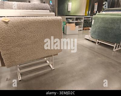 Serbie Belgrade Ikea 03.06.2026 présentoir de tapis texturé Modern Store Soft Banque D'Images