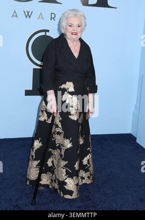New York, États-Unis. 07 juin 2026. June Squibb assiste à la 79e cérémonie annuelle des Tony Awards qui s'est tenue au Radio City Music Hall le 7 juin 2026 à New York © Steven Bergman/AFF-USA.COM crédit : AFF/Alamy Live News Banque D'Images
