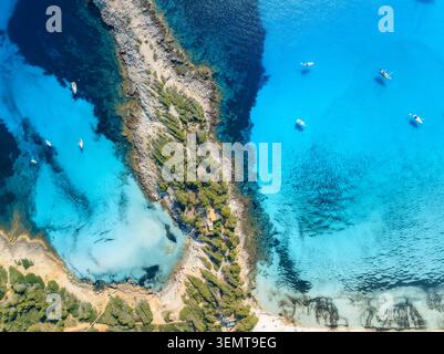 Vue aérienne de haut en bas de la péninsule rocheuse à Majorque, Espagne Banque D'Images
