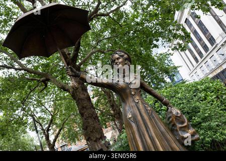 LONDRES, ANGLETERRE. 08-06-26. GENE Kelly de la statue Singing in the Rain à Leicester Square dans le centre de Londres, en Angleterre. Photo : SMP News Banque D'Images