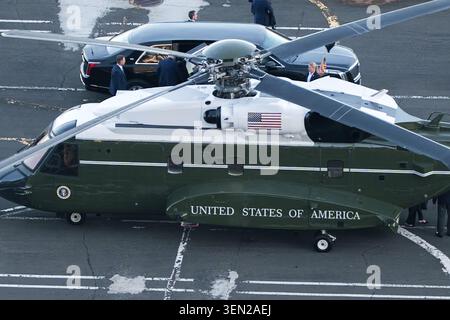 NEW YORK, États-Unis - 8 juin 2026 : le président Trump atterrit dans le centre-ville de Manhattan sur Marine One en route pour la finale des Knicks au Madison Square Garden. Photo de Jonah Elkowitz Banque D'Images