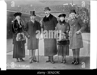 Le roi George V, la reine Maud, le roi Haakon VII, le prince Olav et la princesse Victoria arrivent à Londres le 20 décembre 1921, assistant ensemble à des réceptions royales et à des cérémonies. Banque D'Images