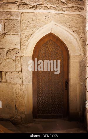 La vieille ville ou ville intérieure (azéri : İçərişəhər) est le noyau historique de Bakou, la capitale de l'Azerbaïdjan. La vieille ville est la partie la plus ancienne de B. Banque D'Images