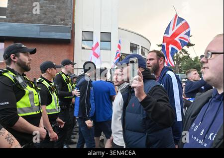 Les manifestants sont descendus dans les rues de Southampton, Hants, Royaume-Uni, mardi 9 juin en solidarité avec Belfast, ni, suite aux coups de couteau qui y ont eu lieu le 8 juin. Banque D'Images