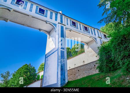Pont de couloir reliant qui fait partie du pont de cloak qui va entre le théâtre du château et les jardins du château, Cesky Krumlov, République tchèque Banque D'Images
