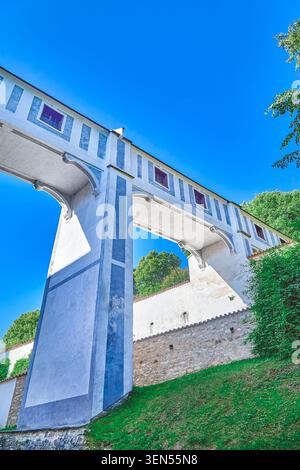 Pont de couloir reliant qui fait partie du pont de cloak qui va entre le théâtre du château et les jardins du château, Cesky Krumlov, République tchèque Banque D'Images