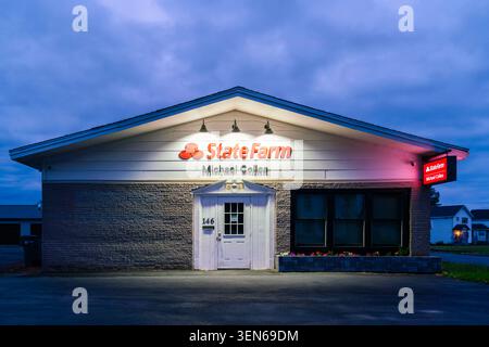 Rome, NY - 7 juin 2026 : extérieur de l'agence d'assurance State Farm exploitée par l'agent Michael Collea, qui fait partie de State Farm Mutual automobile Insurance C. Banque D'Images