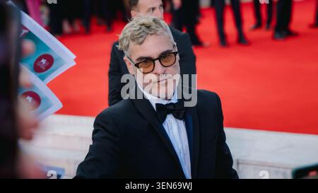 4 septembre 2024, Venise, Italie. Joaquin Phoenix marche sur le tapis rouge lors du 81e Festival international du film de Venise. Banque D'Images
