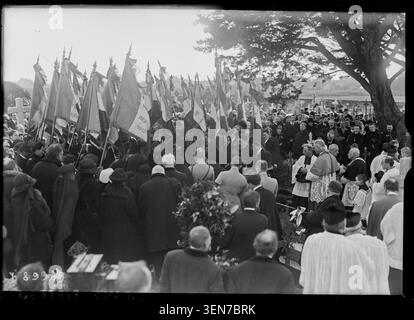 Les funérailles du lieutenant Jean du Plessis de Grenédan ont lieu à la Bernerie-en-Retz le 15 février 1924. Cette photographie de presse enregistre les rites funéraires et les cérémonies associées à la mort de l'officier dans le district de Loire-Atlantique. Banque D'Images