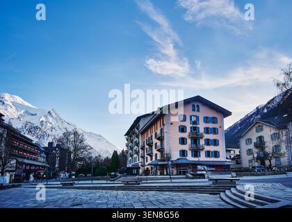 Scène de rue au centre-ville de Chamonix-Mont-Blanc, France, Europe Banque D'Images