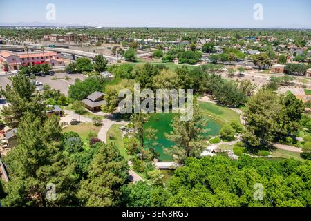 Phoenix Arizona, Portland sur le parc, jardin de l'amitié japonaise Ro Ho en, Margaret T Hance Park, vue aérienne, jardin japonais, étang à carpes koï, passerelle, eau f Banque D'Images
