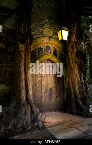 Église de, Edwards Church à Stow-on-the-Wold, qui serait l'inspiration pour J.R.R Tolkien's Doors of Durin dans Lord of the Rings. Banque D'Images