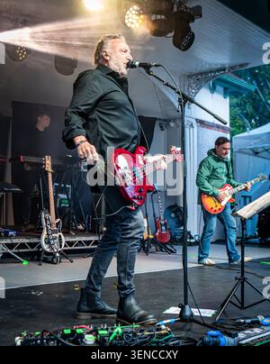Glasgow UK, 10 juin 2026, Peter Hook and the Light, Kelvingrove Bandstand, Glasgow. Crédit Stephen Wilson Photography Banque D'Images